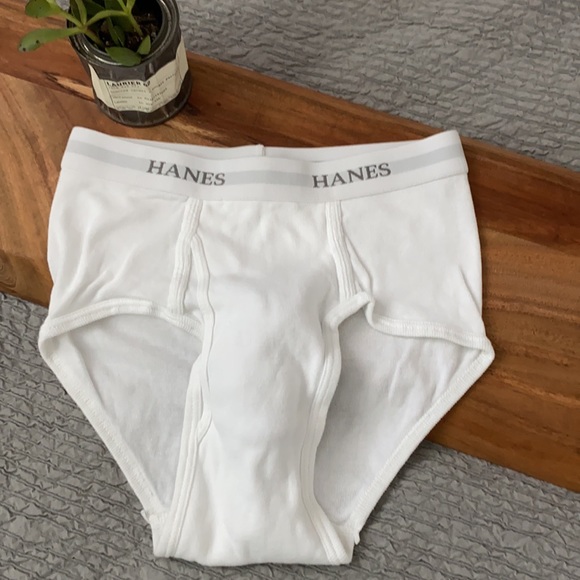 Hanes - Picture 4 of 7